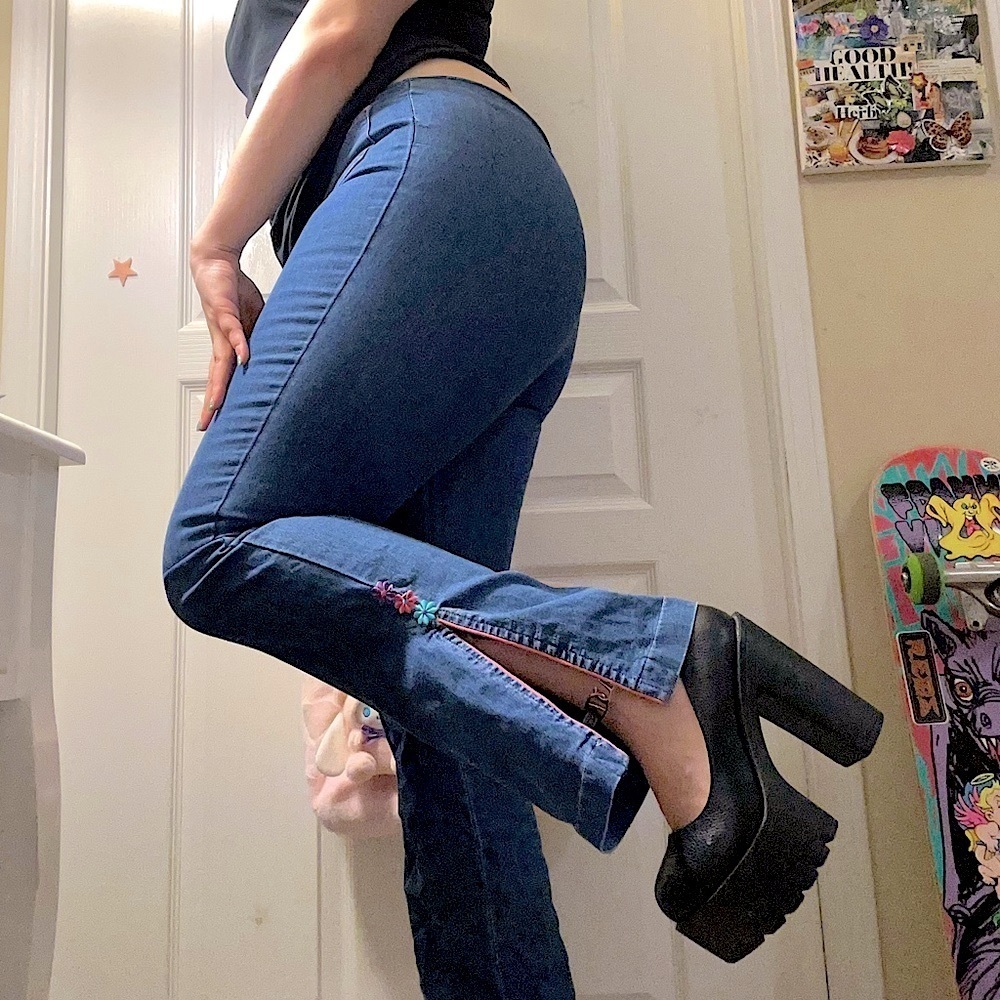 POLLY POCKET Y2K FLOWER POWER FLARE SLIT DENIM JEANS WITH FLOWER APPLIQUE